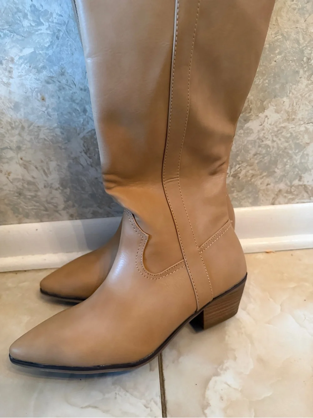 Universal threads Women's Tan Knee-High Leather Boots